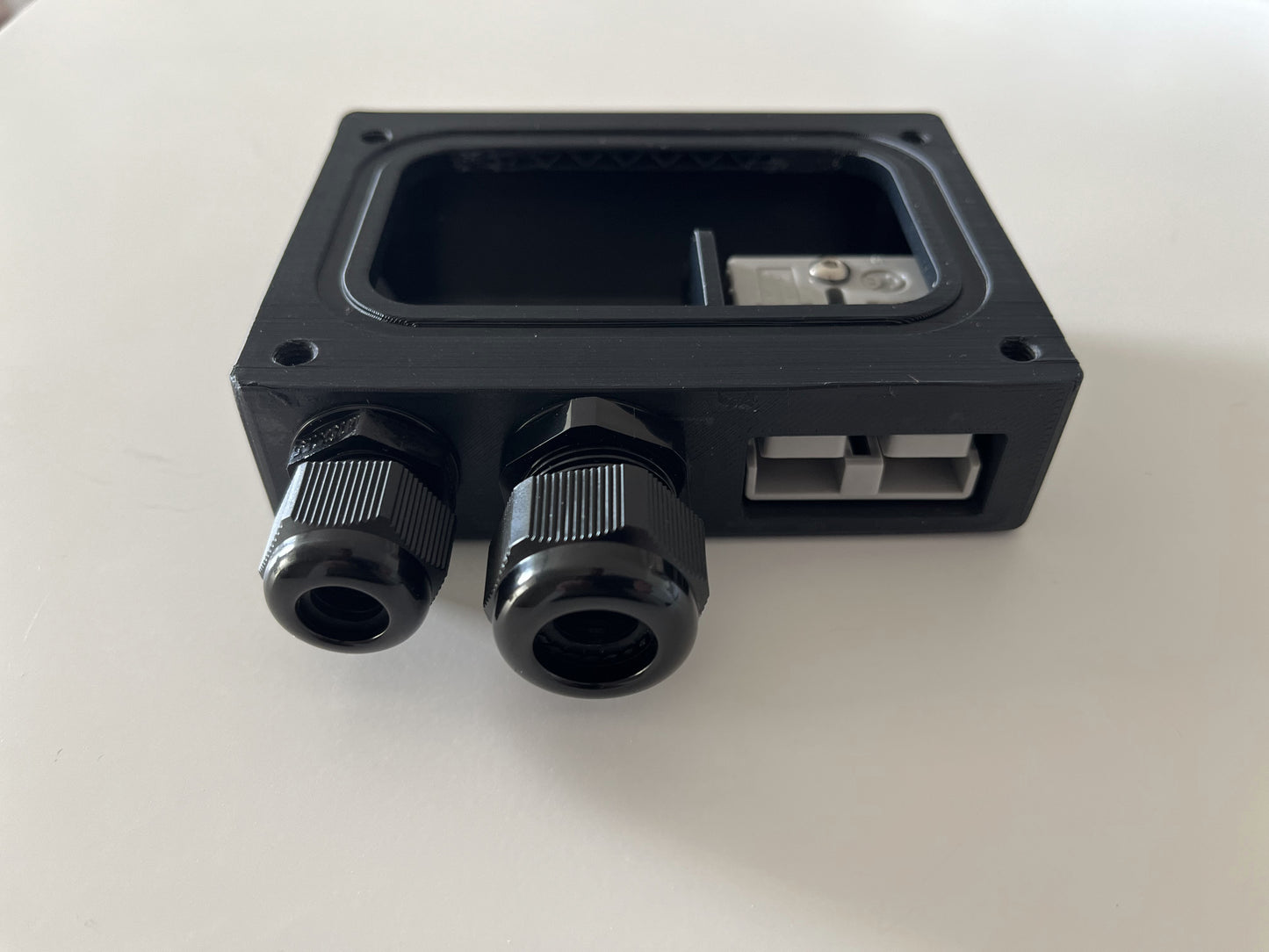 Gland housing with Anderson Plug